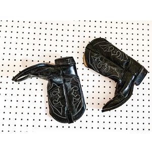 Vintage cowboy boots Black white butterfly stitch